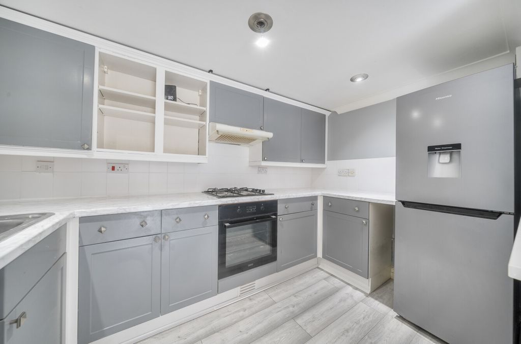 Property photo 3 of 12 1311101-18-684Ada...