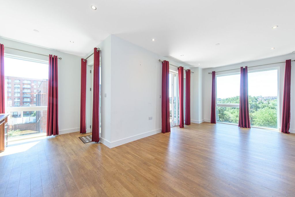 Property photo 3 of 8