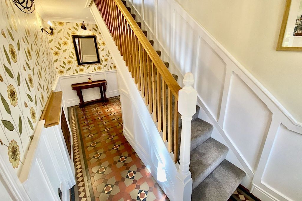Property photo 3 of 31 Entrance Hallway