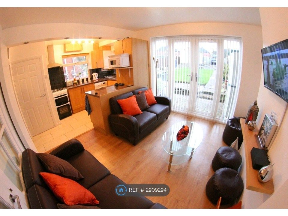 Property photo 1 of 10 Living Room