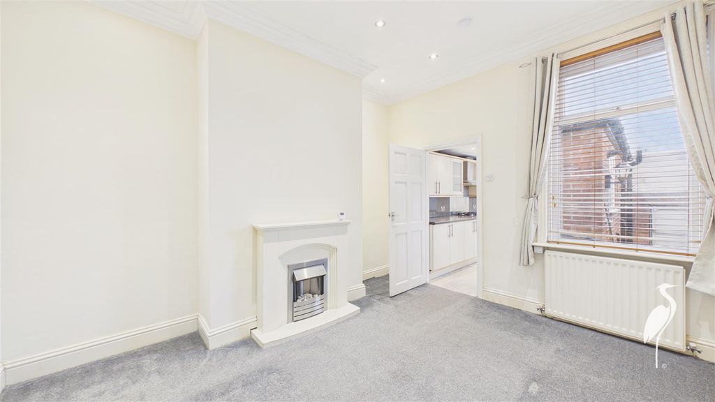 Property photo 2 of 9 Lounge