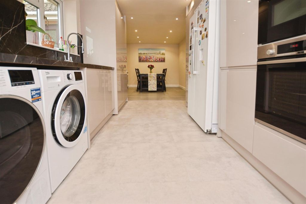 Property photo 2 of 26 Kitchen/Diner