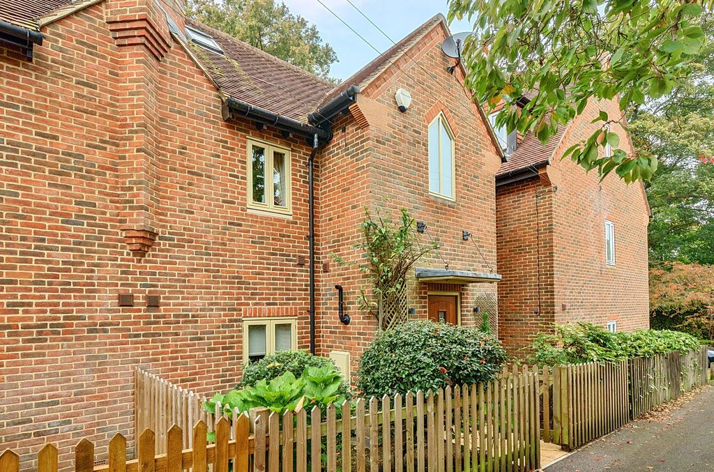 Property photo 1 of 17 1364753-5-68Ed0c0...