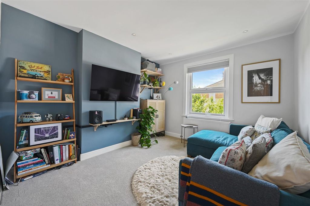 Property photo 2 of 10