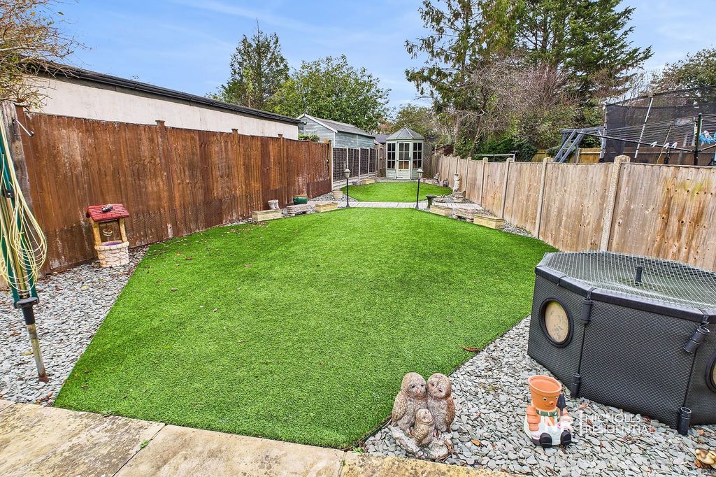 Property photo 2 of 18 Garden