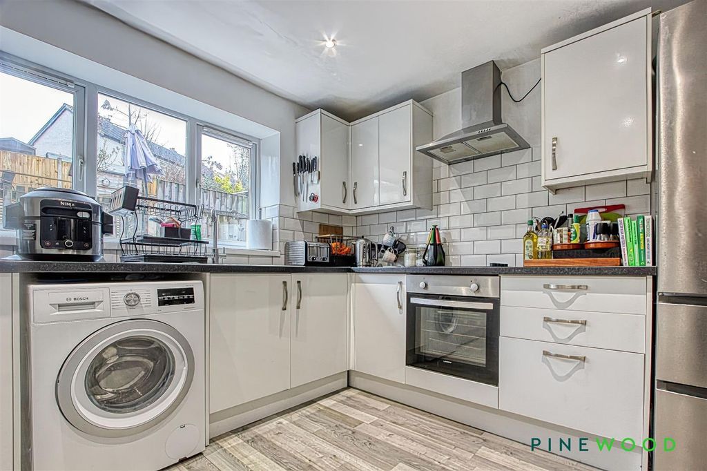 Property photo 3 of 20 Kitchen