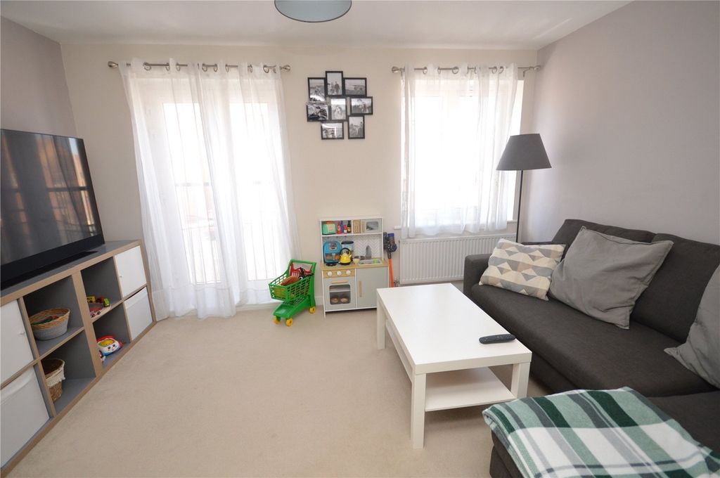 Property photo 3 of 11 Sitting Room