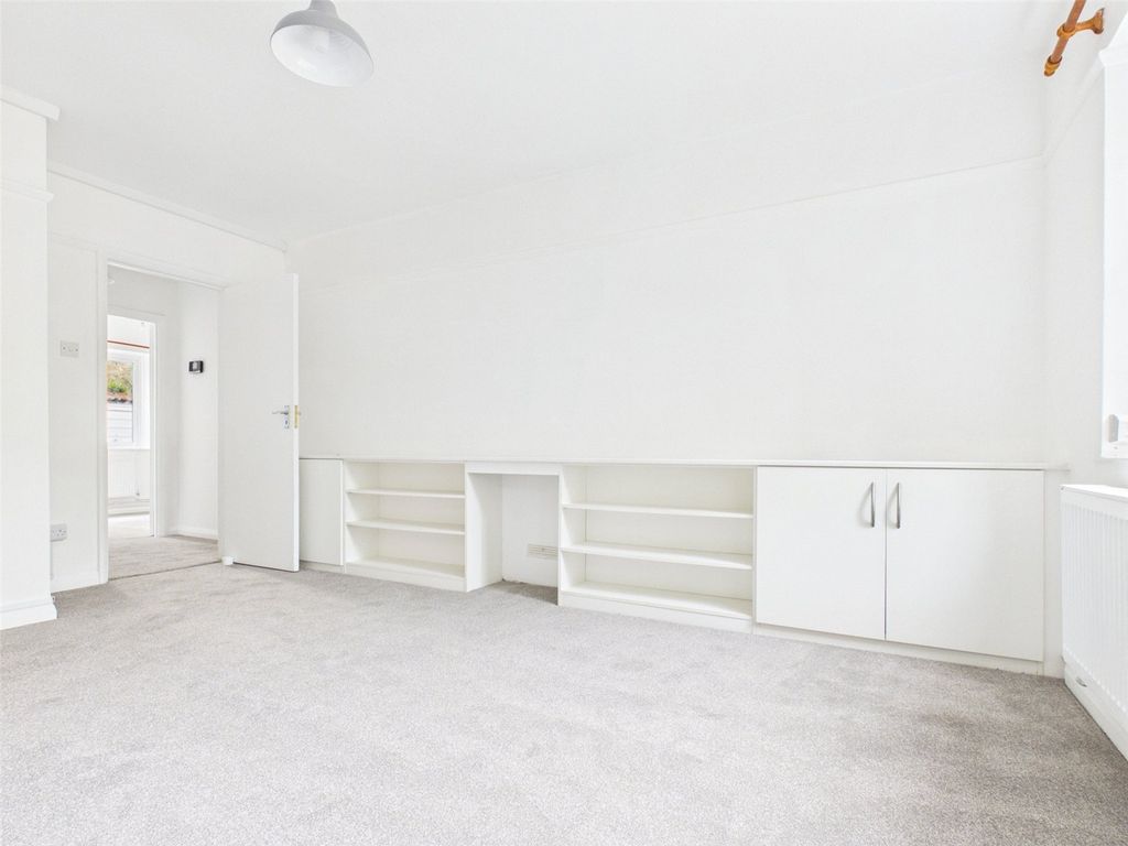 Property photo 2 of 24 Flat To Rent