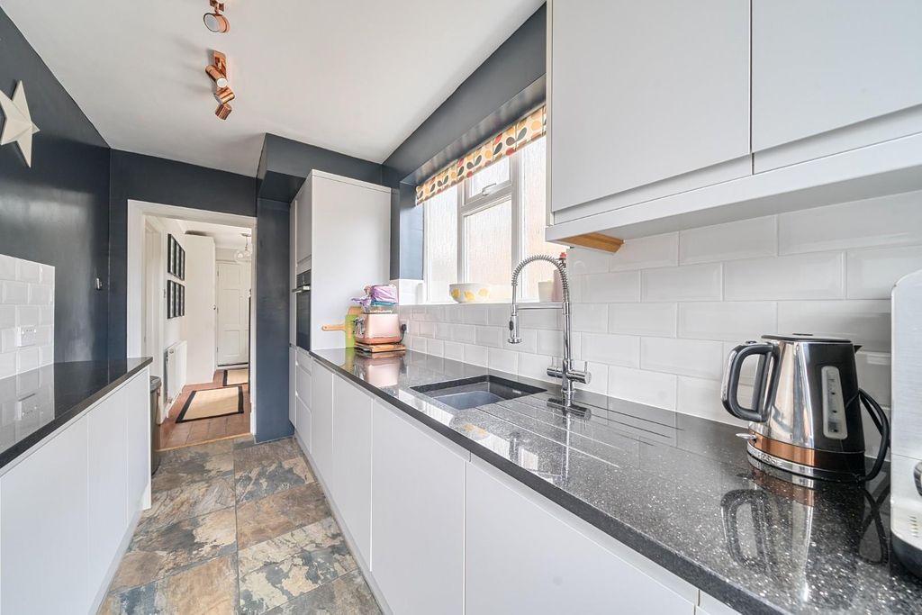 Property photo 2 of 18 1420904-15-69A17402520Da.Jpg