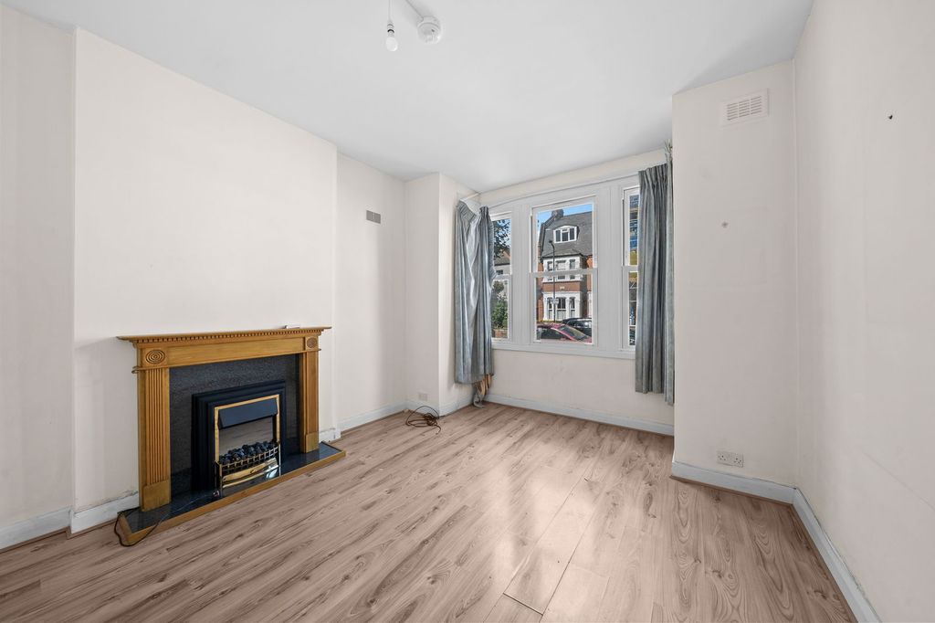 Property photo 3 of 8