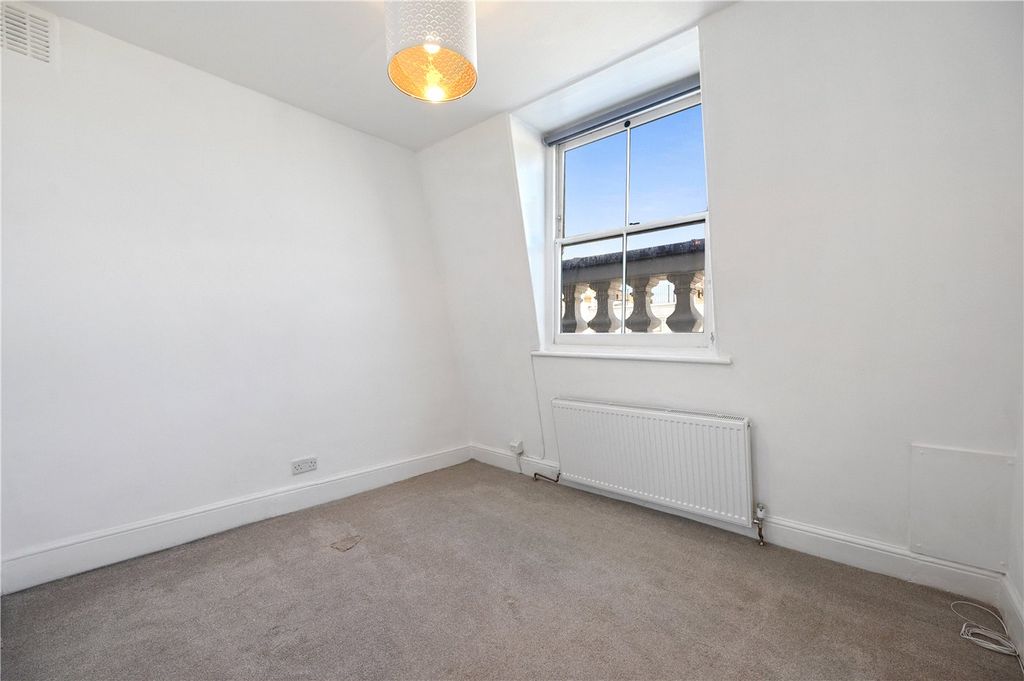 Property photo 3 of 6 Picture No. 04