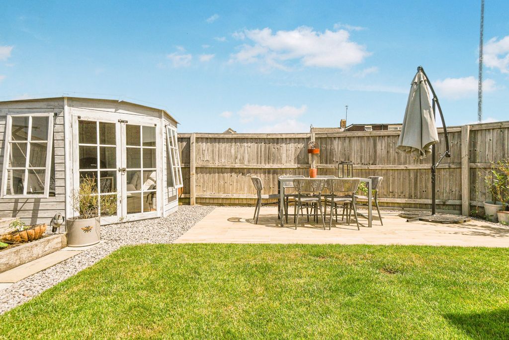 Property photo 2 of 23