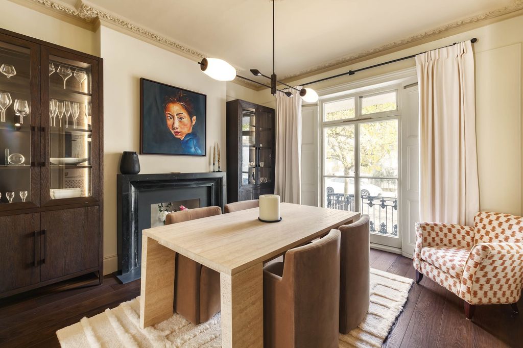 Property photo 2 of 14 Dining Room