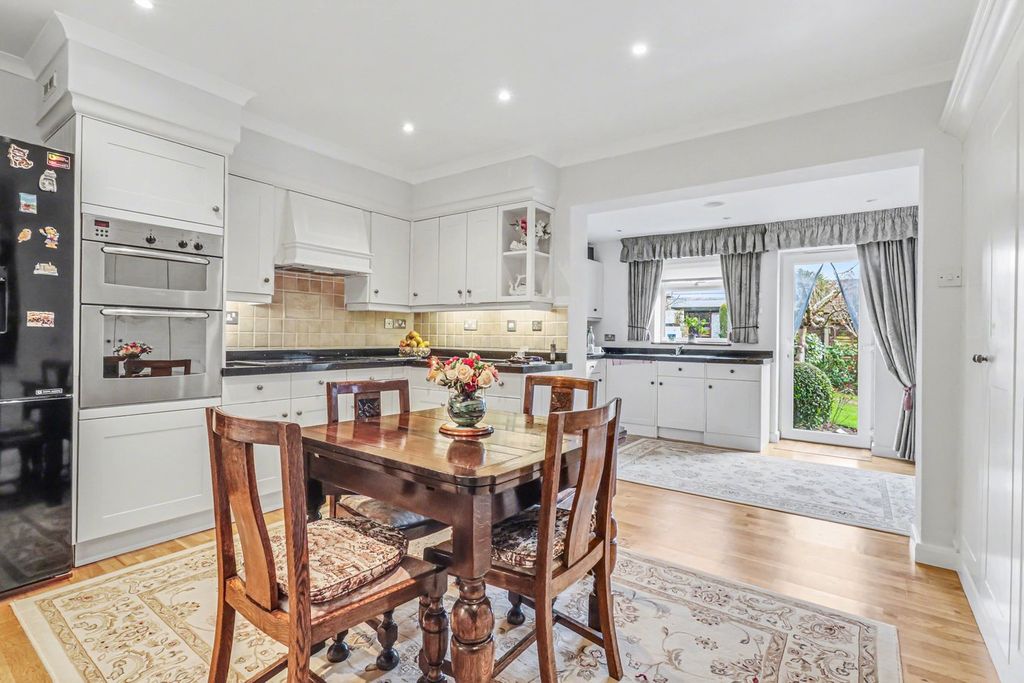 Property photo 2 of 26