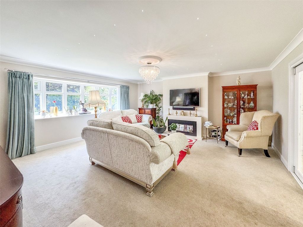 Property photo 2 of 15 Lounge