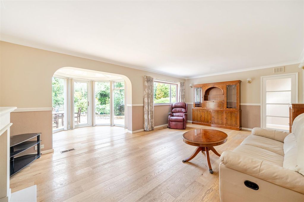 Property photo 2 of 25 1423931-18-69d794ee5Ea0B.Jpg