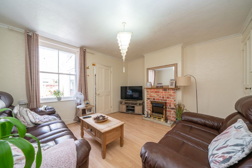 Property photo 3 of 28