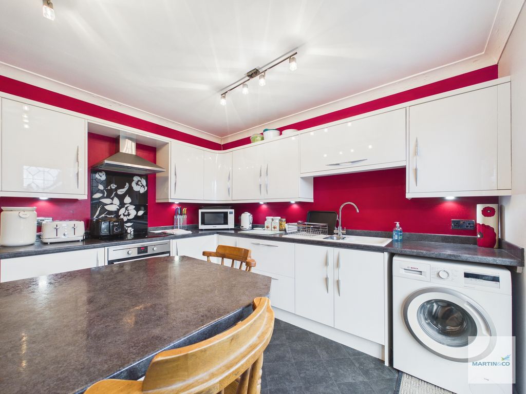 Property photo 3 of 18 Cam03394G0-Pr0443-Still007