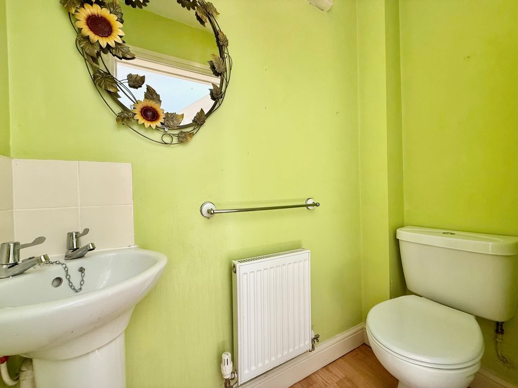 Property photo 3 of 9 Photo 4