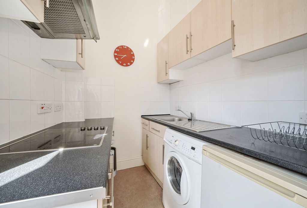 Property photo 2 of 10 Kitchen
