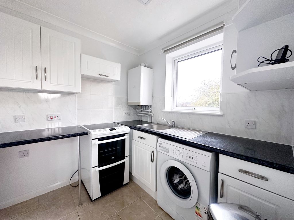 Property photo 3 of 6 Kitchen