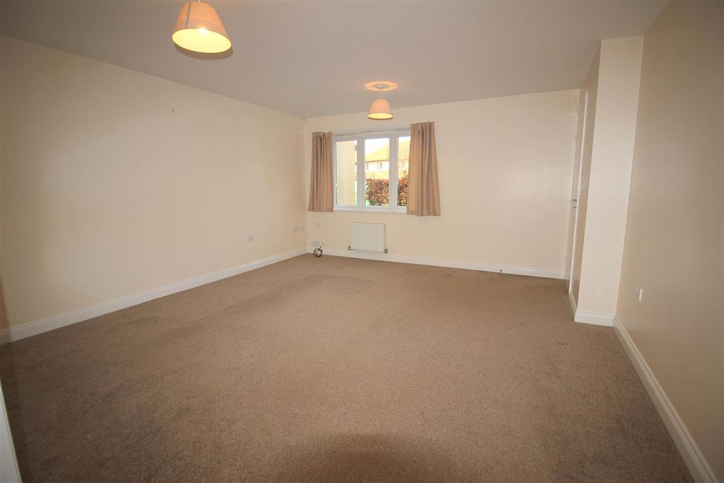 Property photo 2 of 10 Lounge