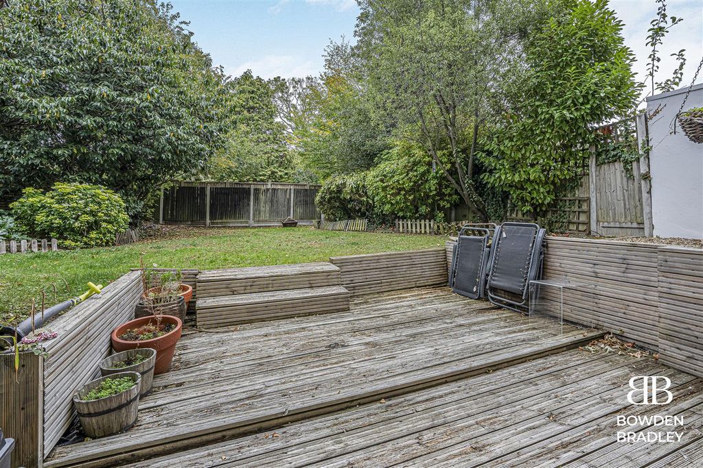 Property photo 3 of 16 Garden