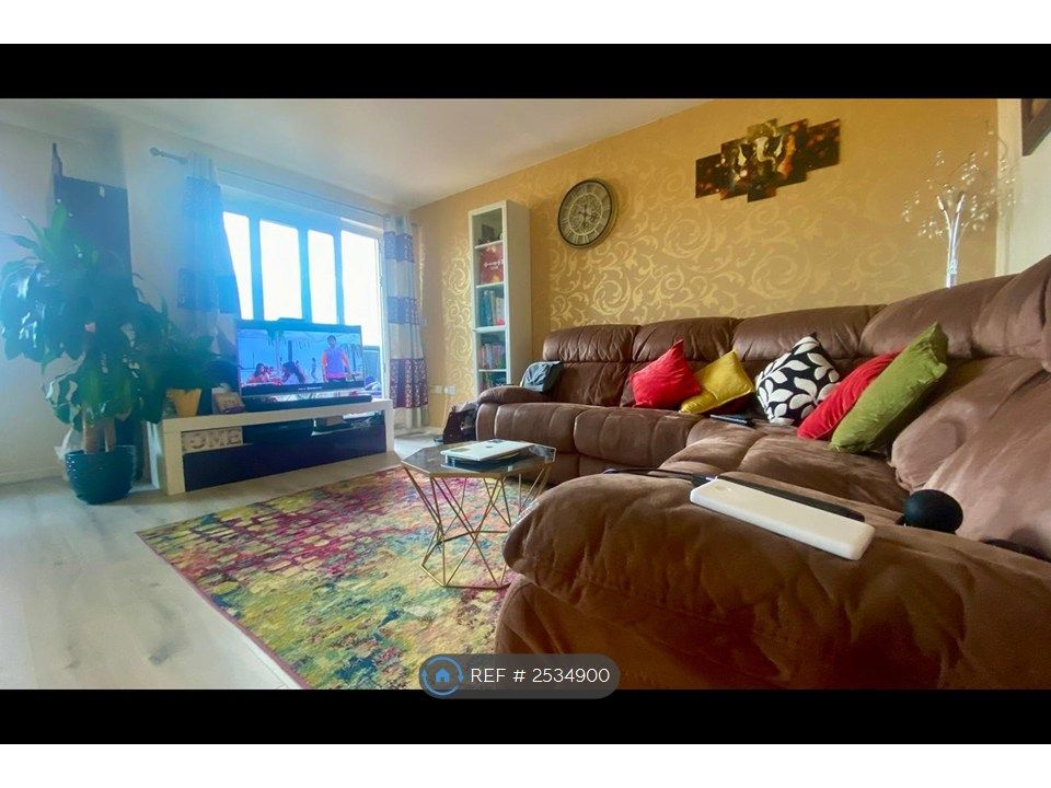 Property photo 1 of 8 Living Room