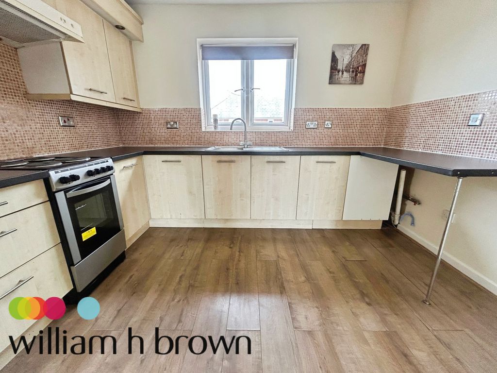 Property photo 2 of 7 Kitchen