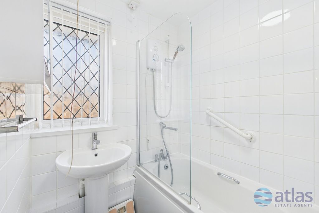 Property photo 3 of 13 Bathroom