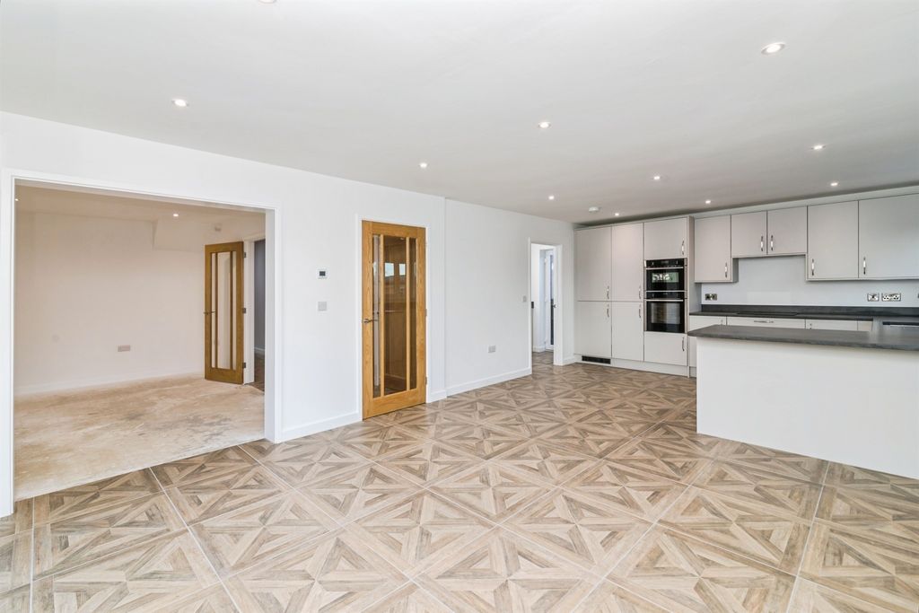 Property photo 3 of 30