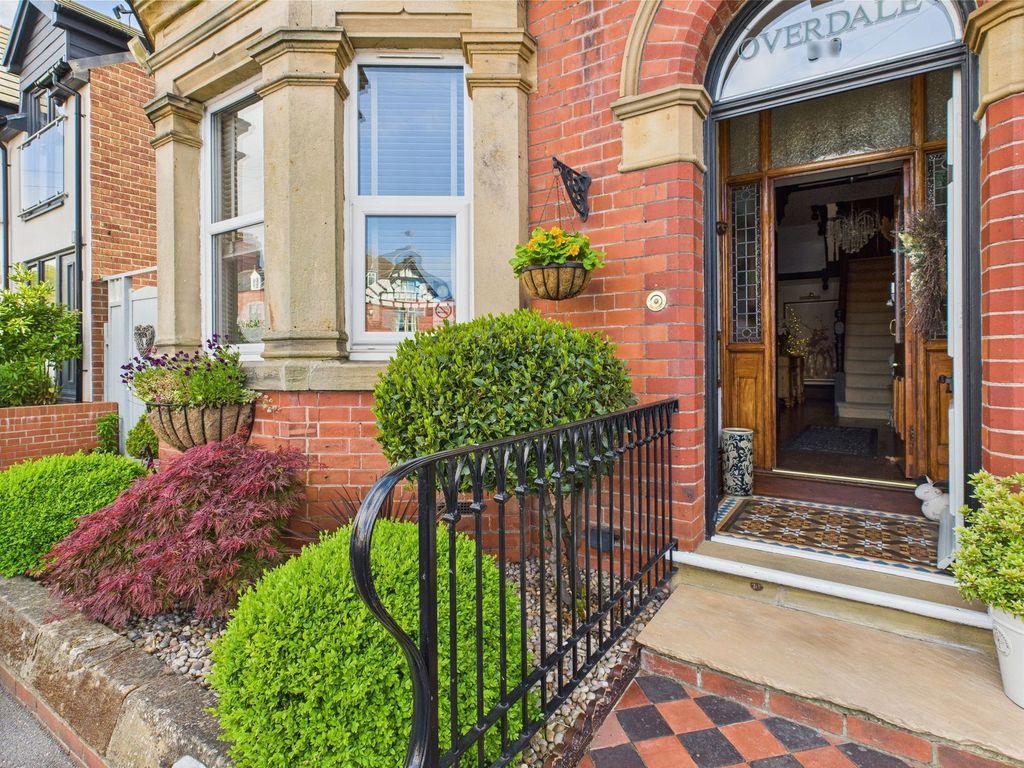 Property photo 2 of 28