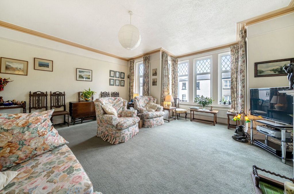 Property photo 3 of 15 Sitting Room