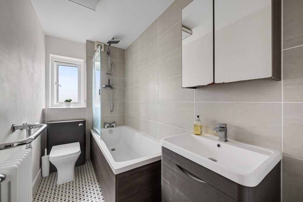 Property photo 3 of 12 5093515