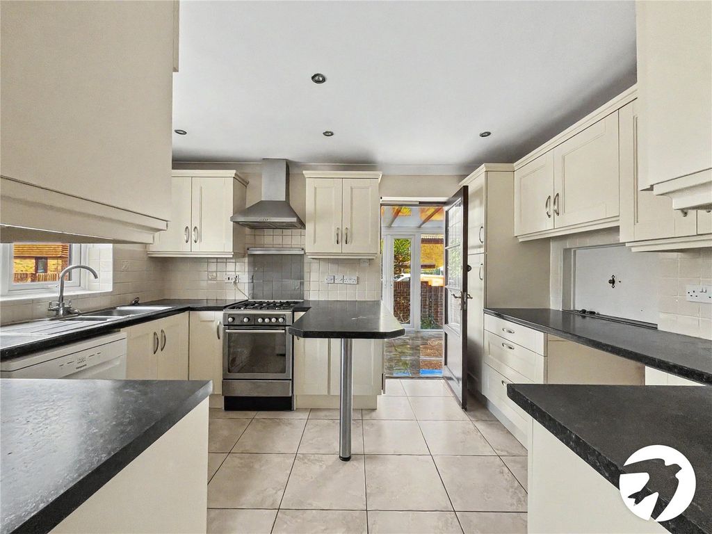 Property photo 2 of 19 Picture No. 13