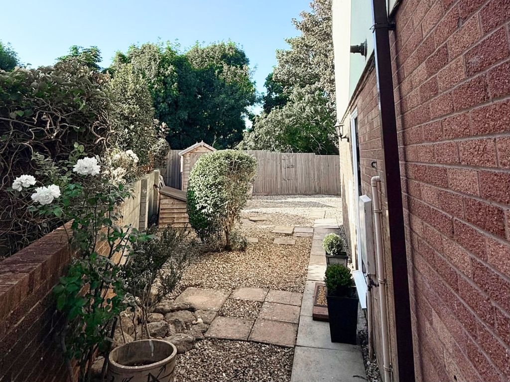 Property photo 2 of 12 Side Garden