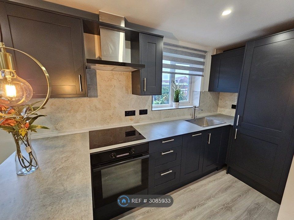 Property photo 3 of 7 Kitchen