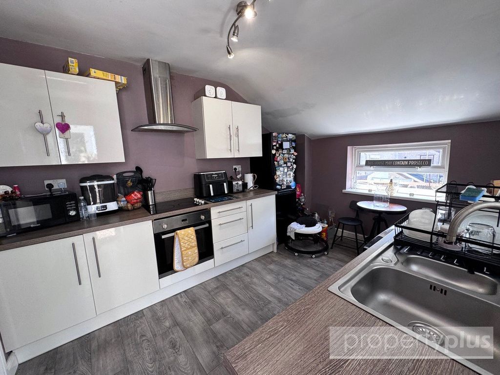 Property photo 1 of 14 Picture No. 12
