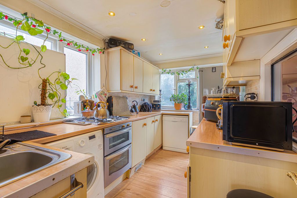 Property photo 2 of 18 Photo 9