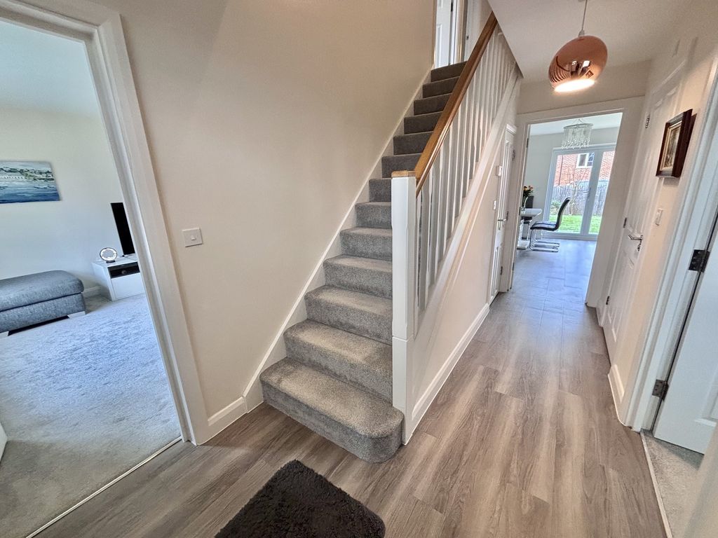 Property photo 3 of 24 Entrance Hall