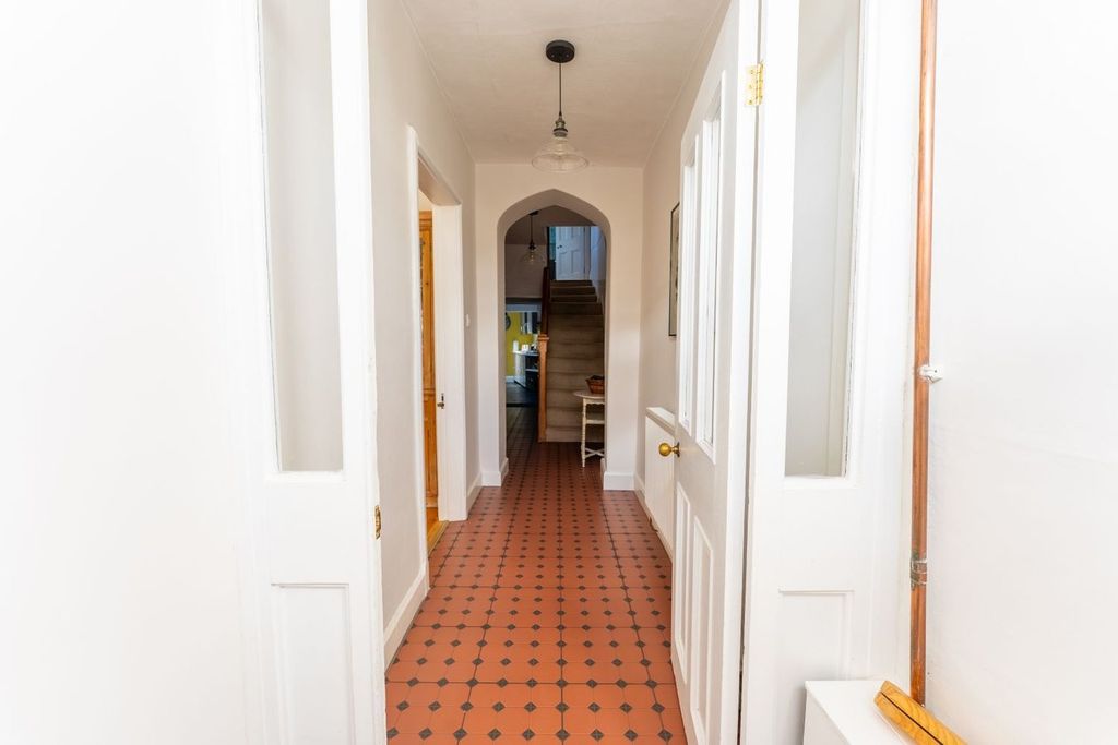 Property photo 2 of 35