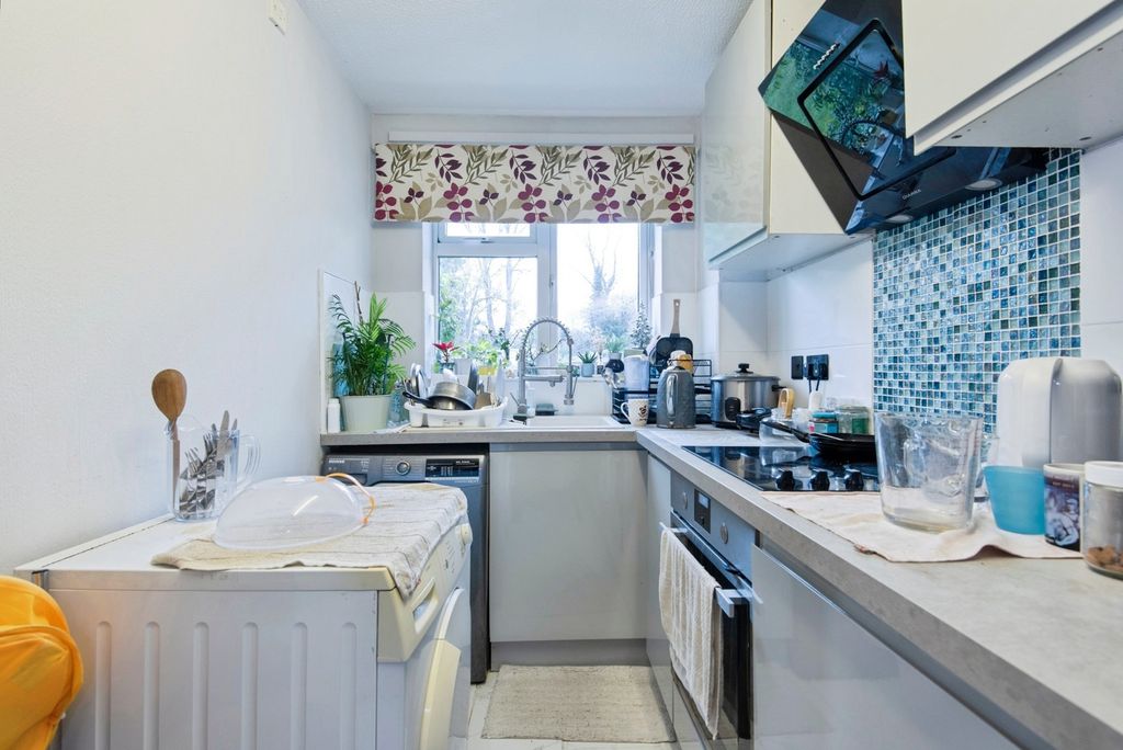 Property photo 2 of 12 Kitchen