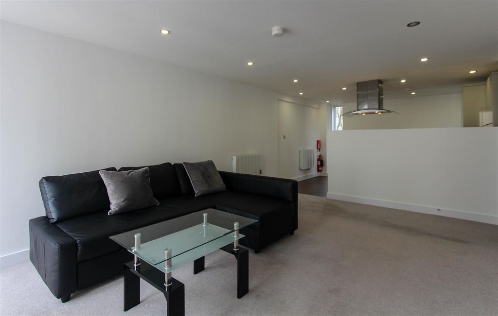 Property photo 2 of 14 Charles St 2.Jpg