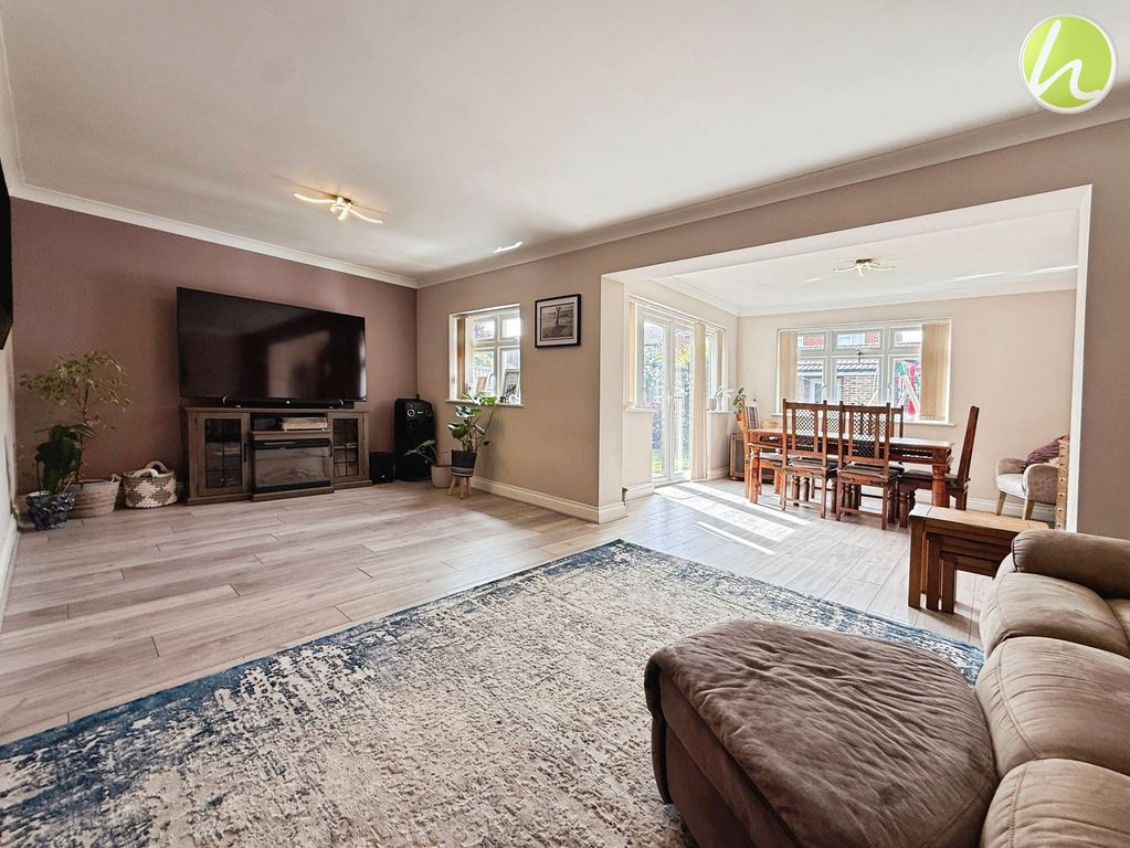 Property photo 3 of 27
