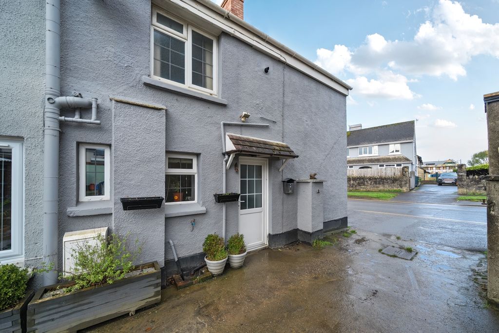 Property photo 3 of 20 1414528-19-698F4Ca393E76