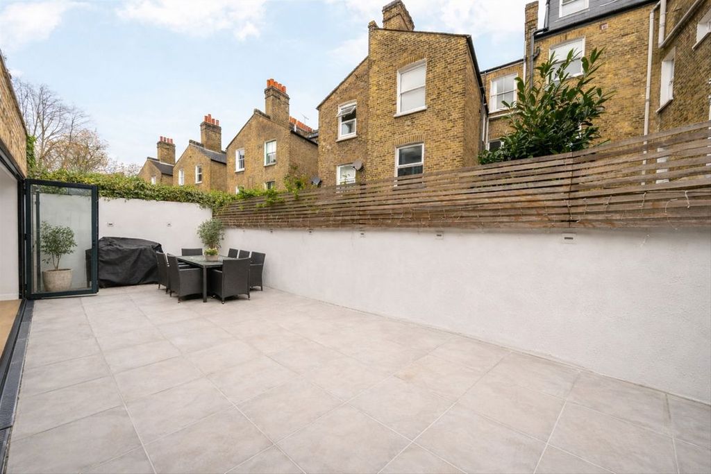 Property photo 3 of 8