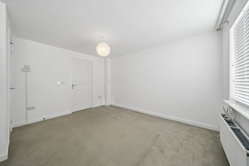 Property photo 3 of 16 Picture No. 12