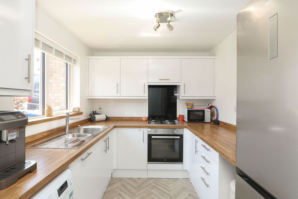 Property photo 2 of 31