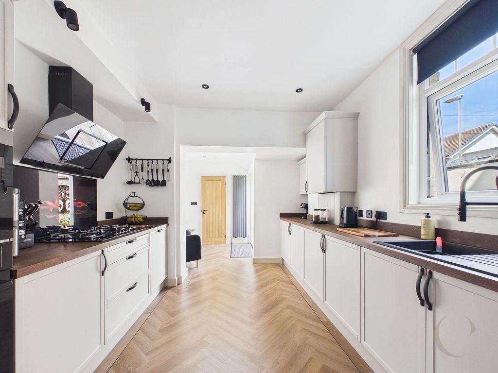 Property photo 2 of 39