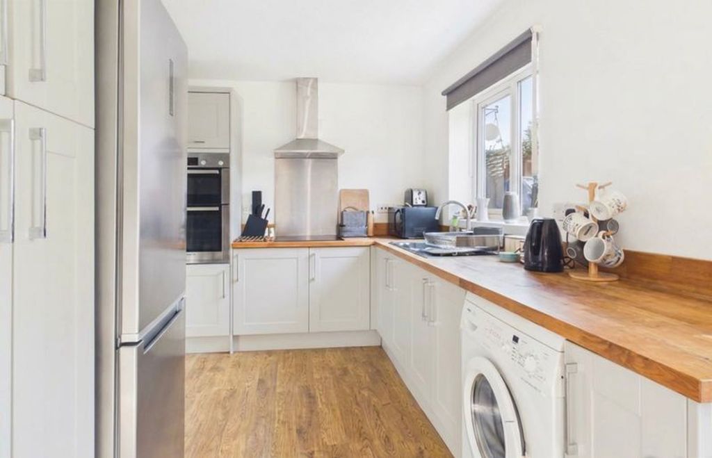 Property photo 3 of 16 Kitchen